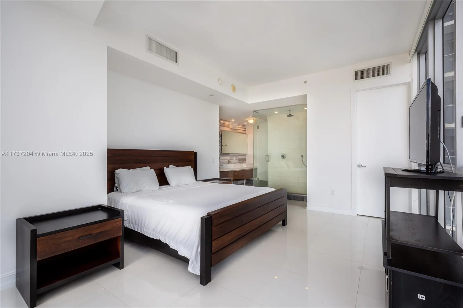 1100 Biscayne Blvd # 1906, Miami, FL 33132 photo 2