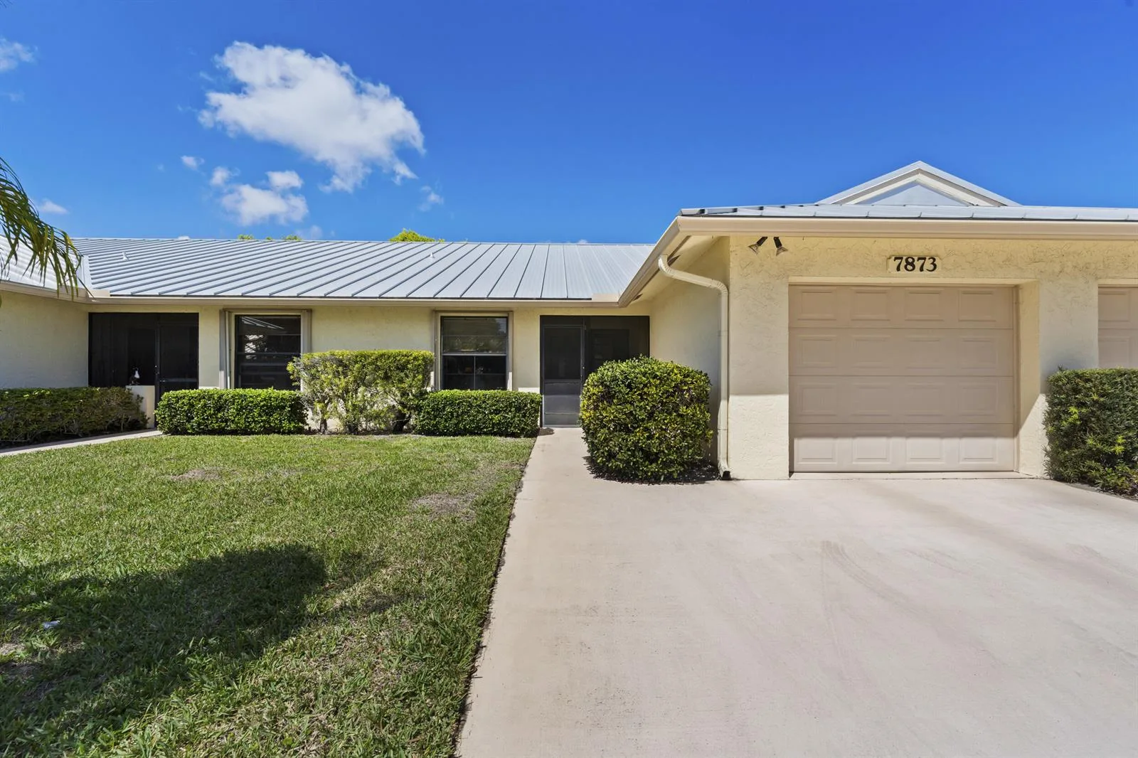 7873 SE Sugar Sand Circle, Hobe Sound, FL 33455 photo 2