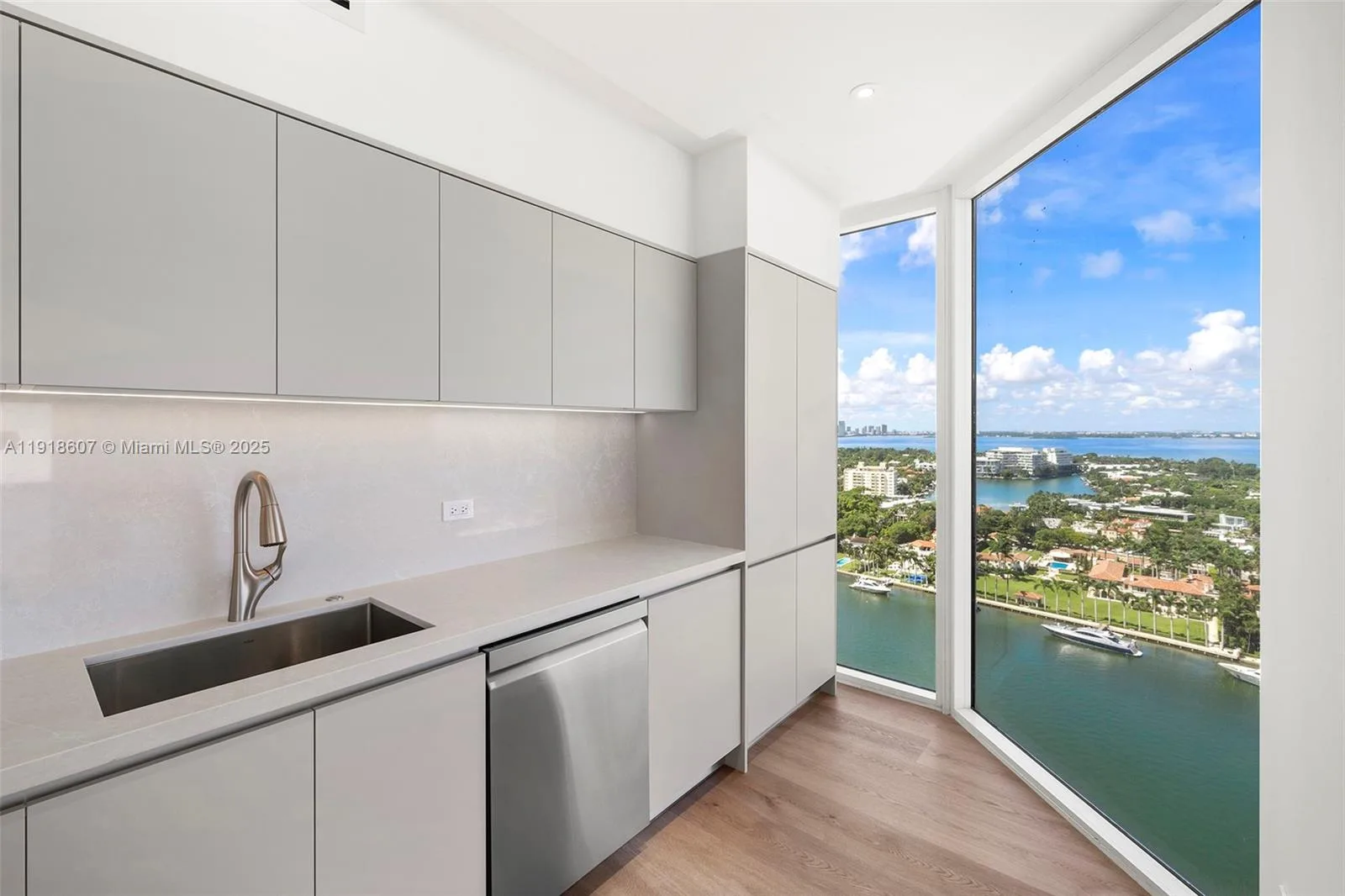 4779 Collins Ave # 2407, Miami Beach, FL 33140 photo 10