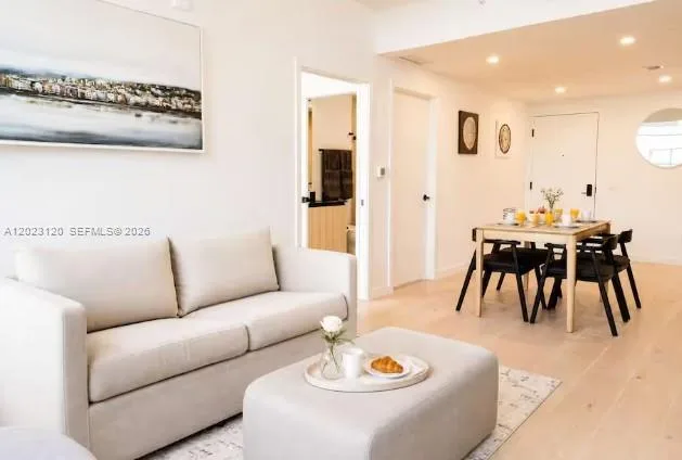 225 N Miami Ave # 3204, Miami, FL 33128