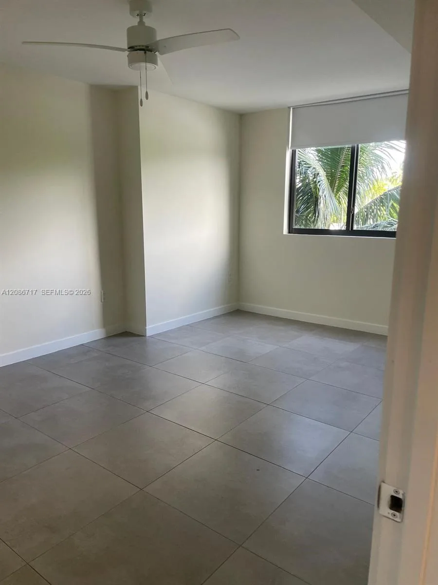 16395 Biscayne Blvd # 216, North Miami Beach, FL 33160