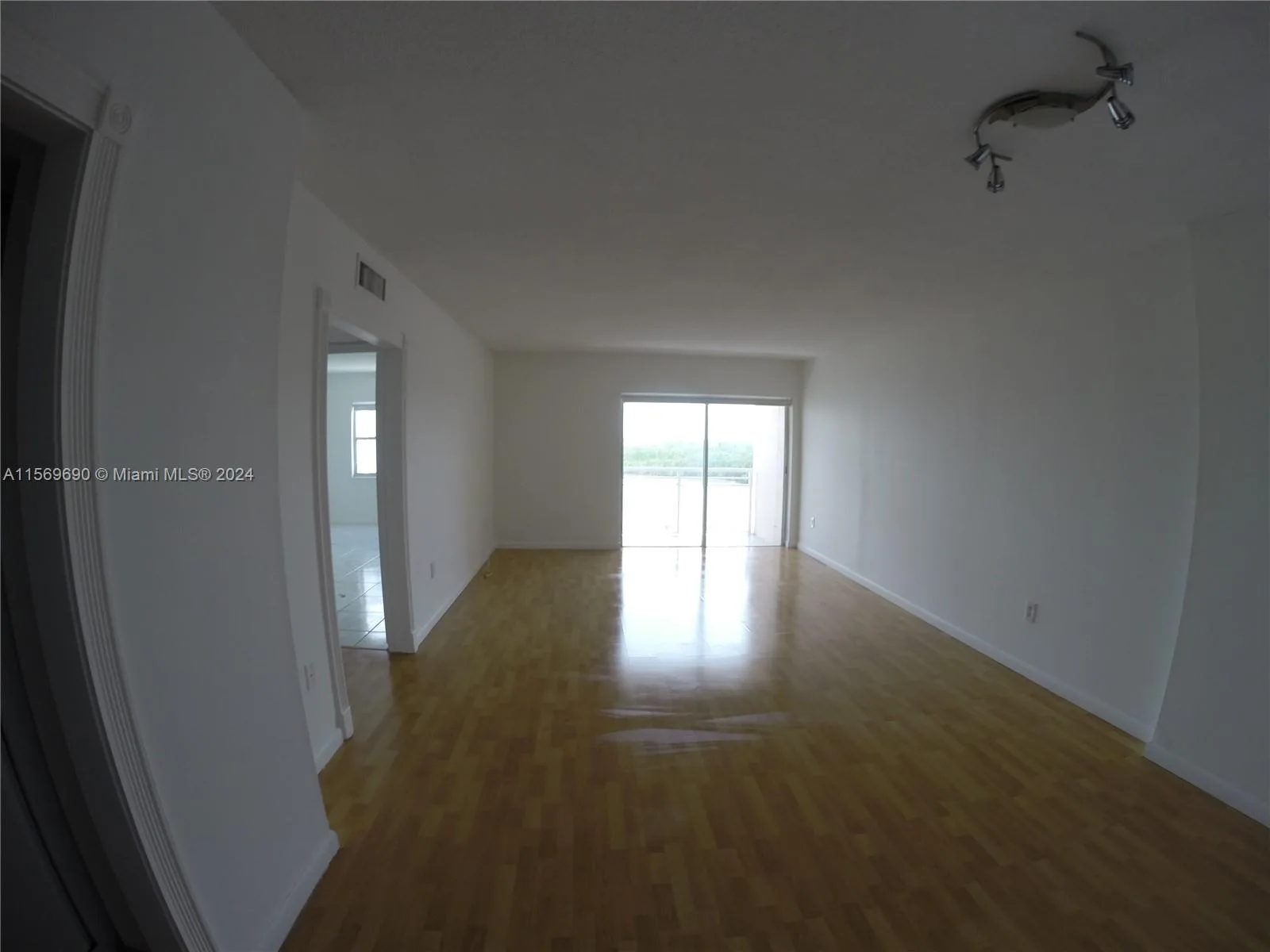 400 Kings Point Dr # 905, Sunny Isles Beach, FL 33160