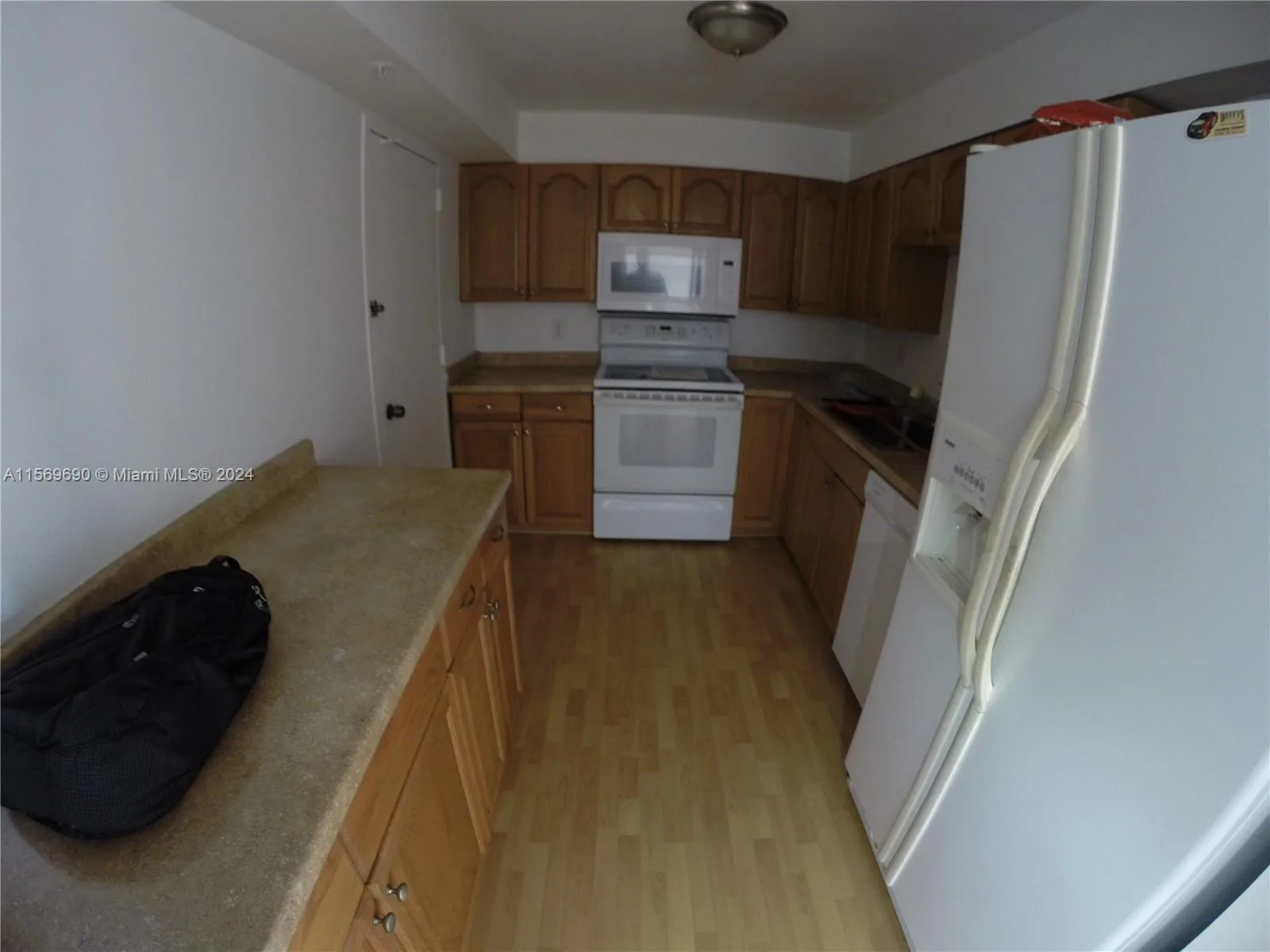 400 Kings Point Dr # 905, Sunny Isles Beach, FL 33160 photo 10