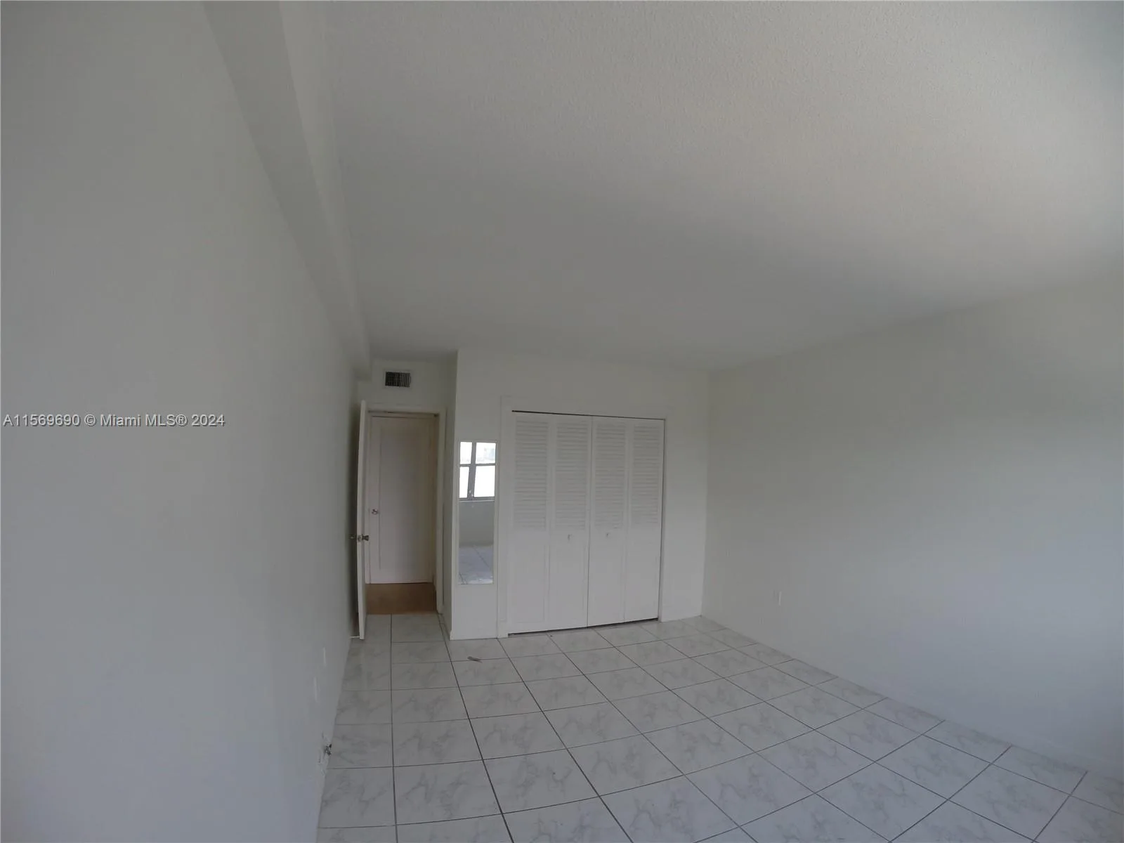 400 Kings Point Dr # 905, Sunny Isles Beach, FL 33160 photo 6