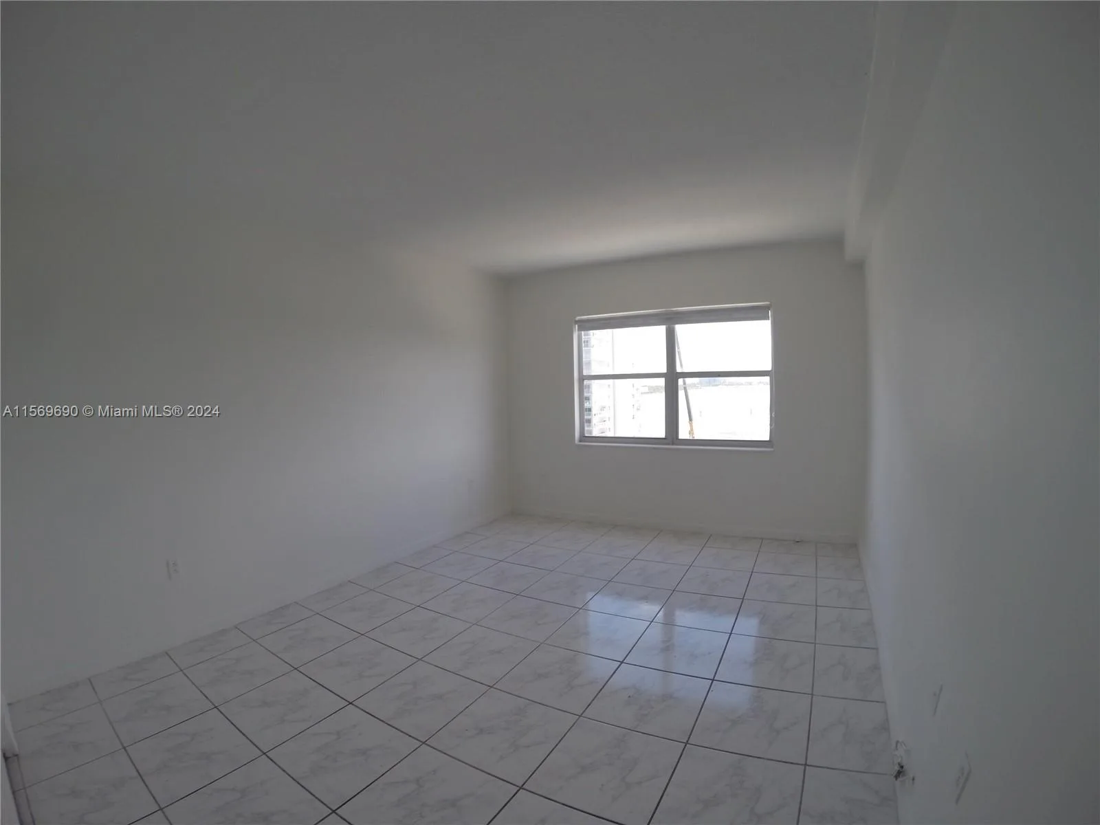 400 Kings Point Dr # 905, Sunny Isles Beach, FL 33160 photo 8