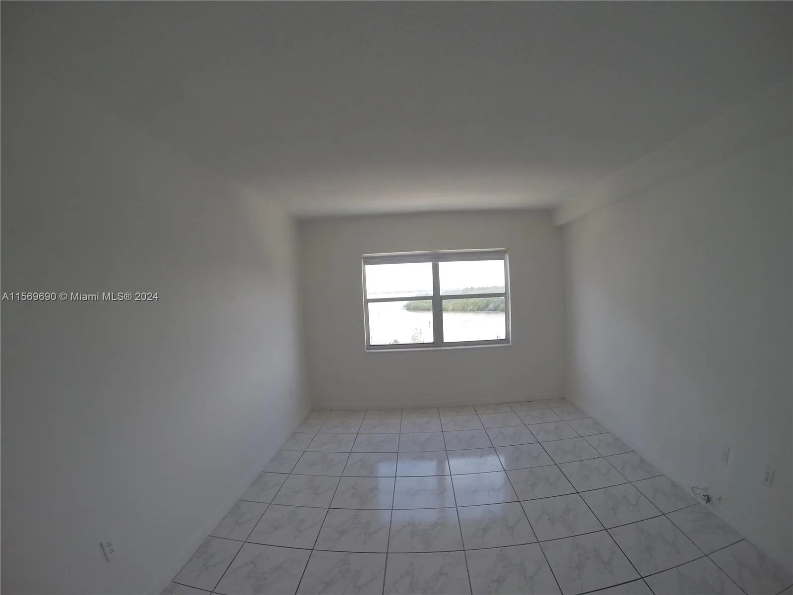 400 Kings Point Dr # 905, Sunny Isles Beach, FL 33160 photo 9