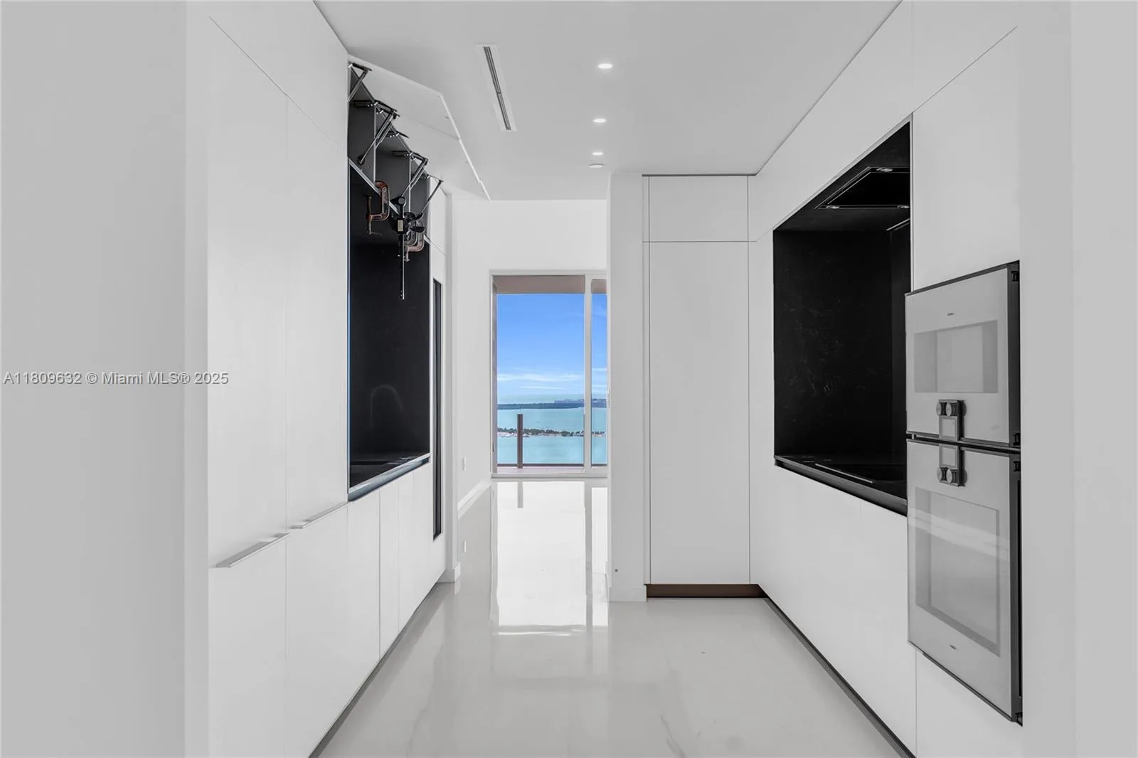 300 Biscayne Blvd Way # 4203, Miami, FL 33131 photo 10