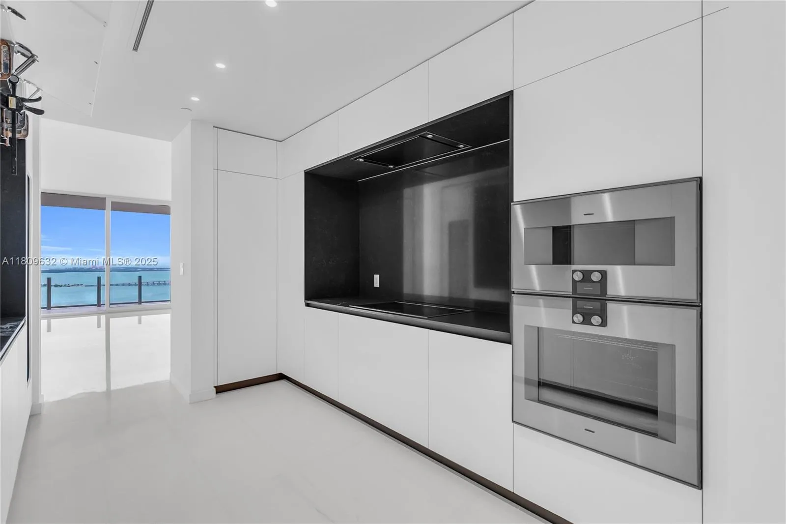 300 Biscayne Blvd Way # 4203, Miami, FL 33131 photo 11