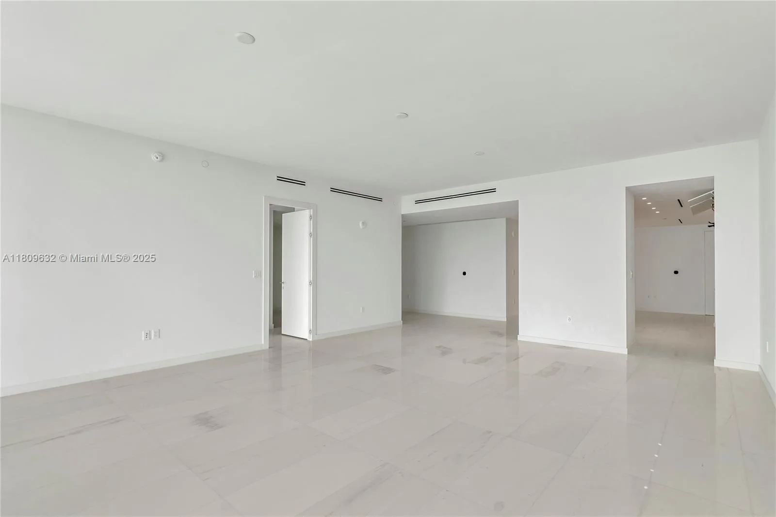 300 Biscayne Blvd Way # 4203, Miami, FL 33131 photo 9