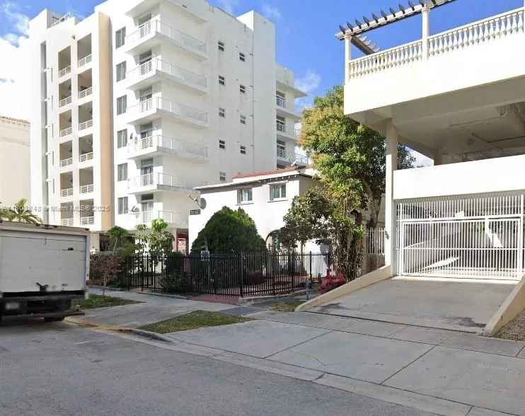 437 NE 30th St, Miami, FL 33137 photo 4