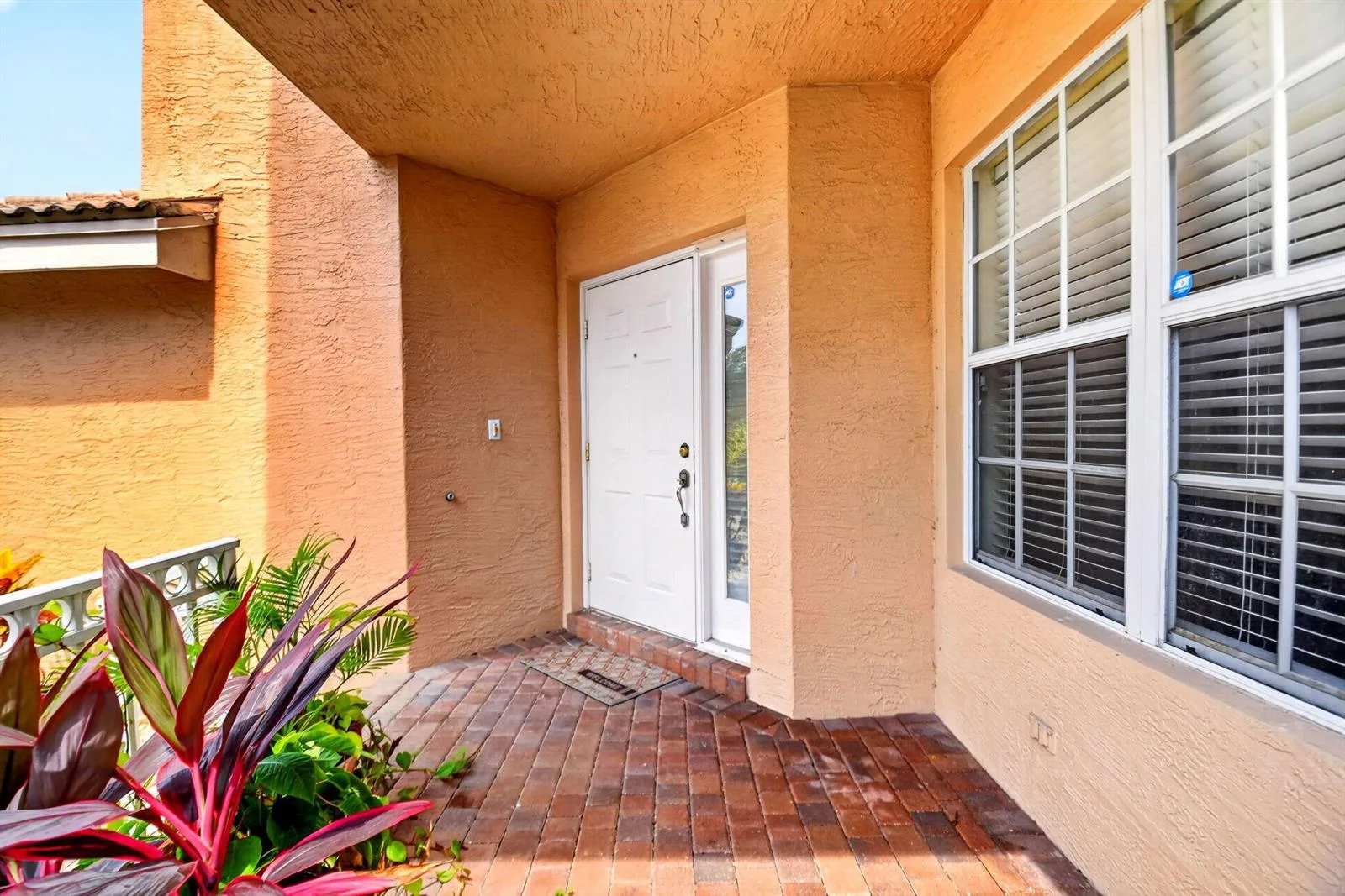 5018 Starblaze Drive, FL 33463 photo 6