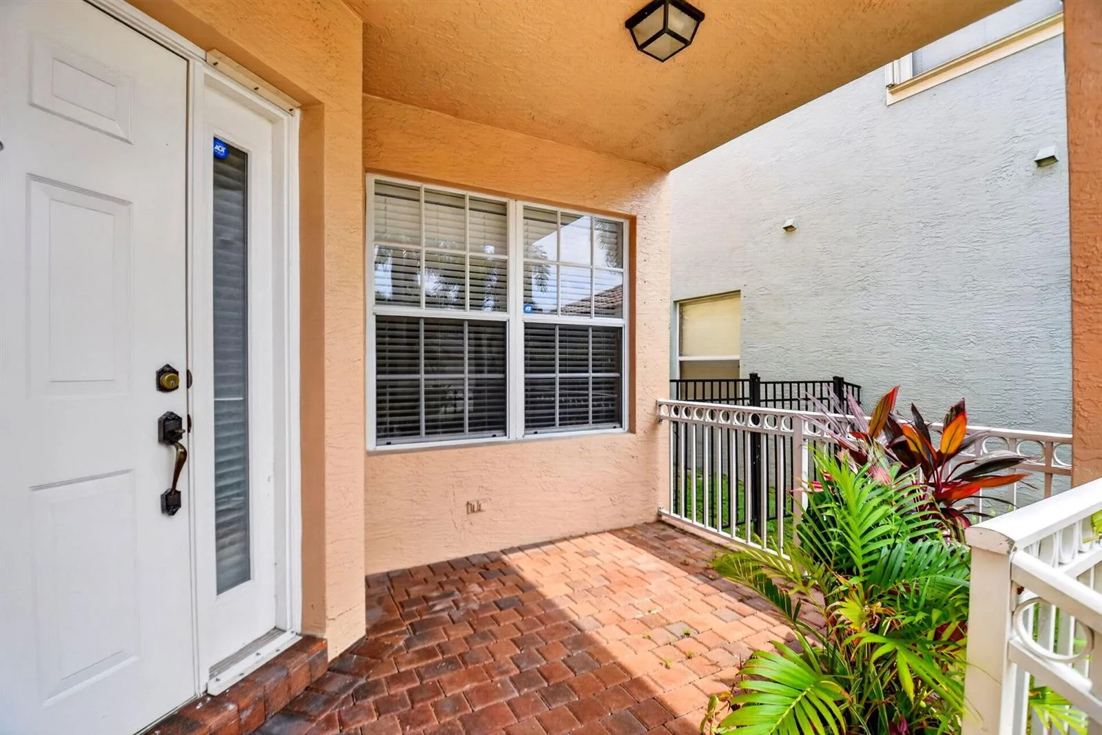 5018 Starblaze Drive, FL 33463 photo 7