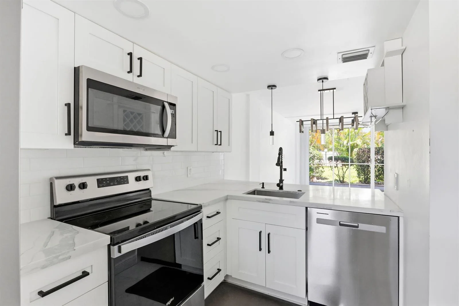 118 Royal Park Drive # 1B, Oakland Park, FL 33309