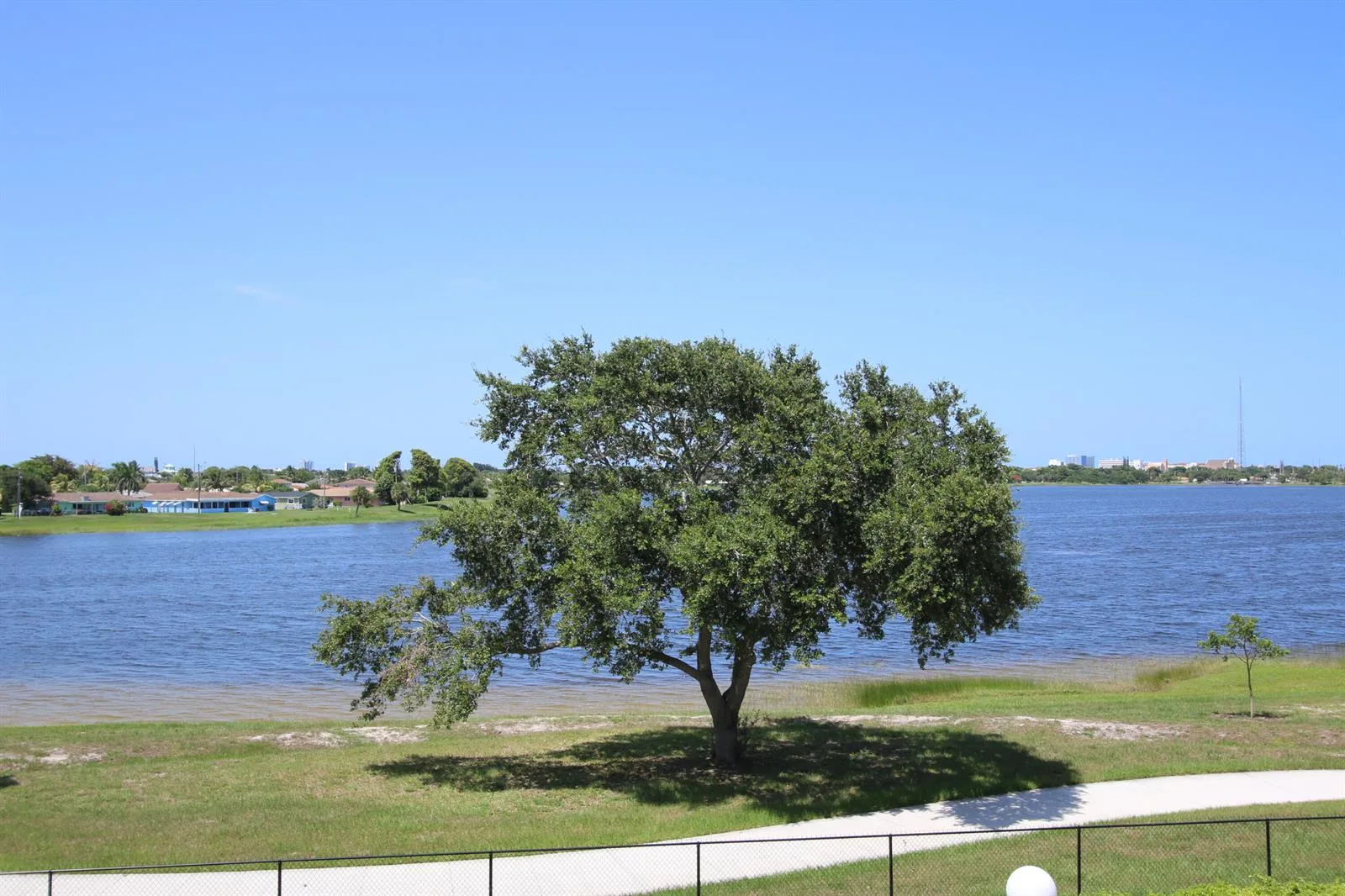 470 Executive Center Drive # 3b, West Palm Beach, FL 33401