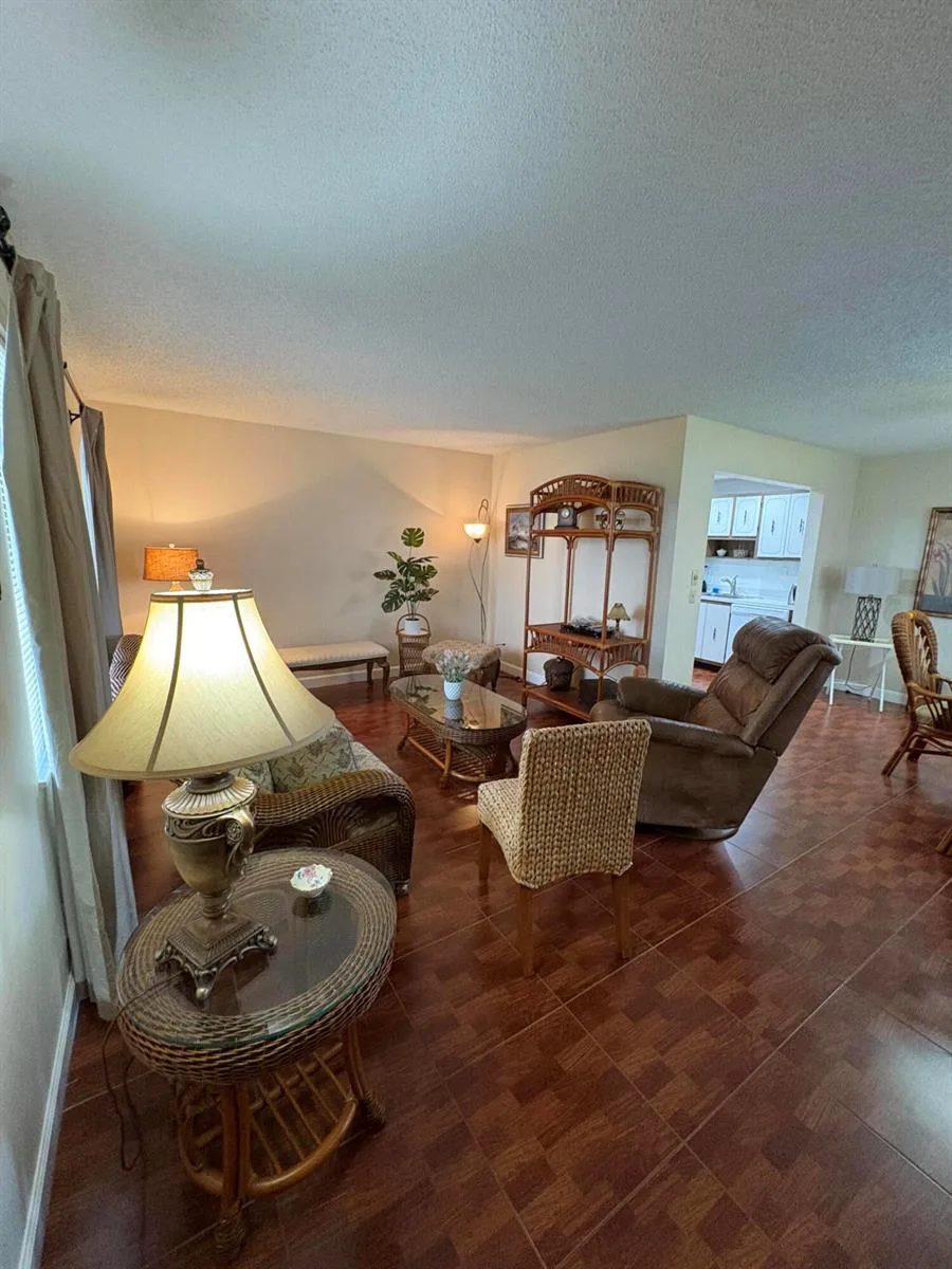23 Flanders A, Delray Beach, FL 33484 photo 4
