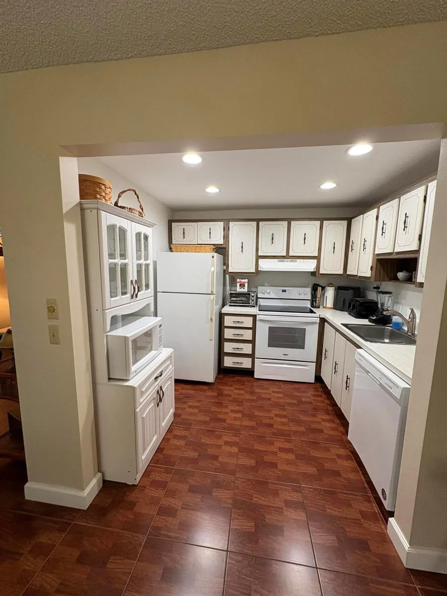 23 Flanders A, Delray Beach, FL 33484 photo 8
