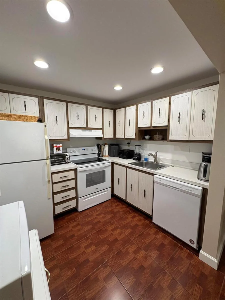 23 Flanders A, Delray Beach, FL 33484 photo 9