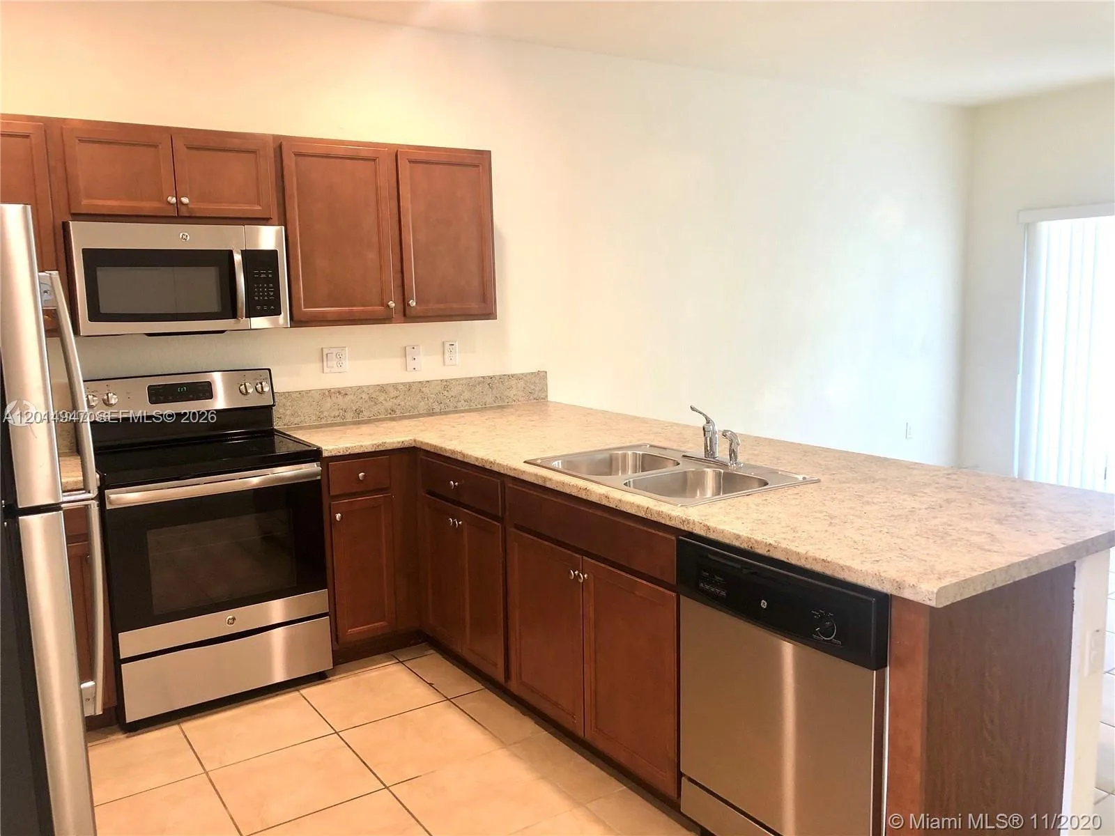 9213 W 33rd Way, Hialeah, FL 33018 photo 4