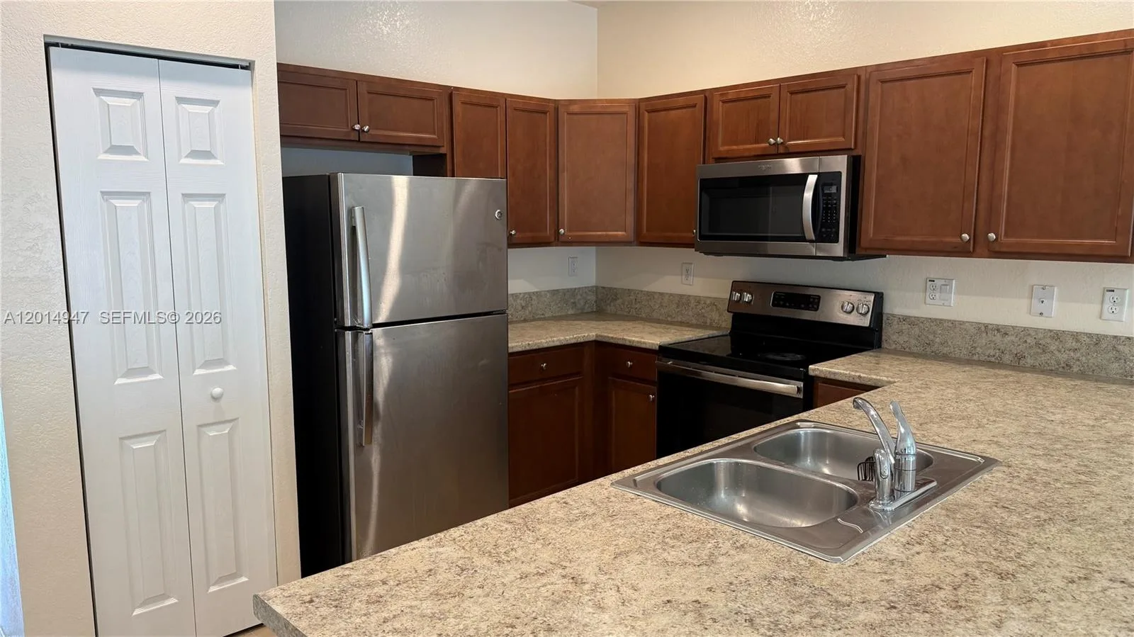 9213 W 33rd Way, Hialeah, FL 33018 photo 5