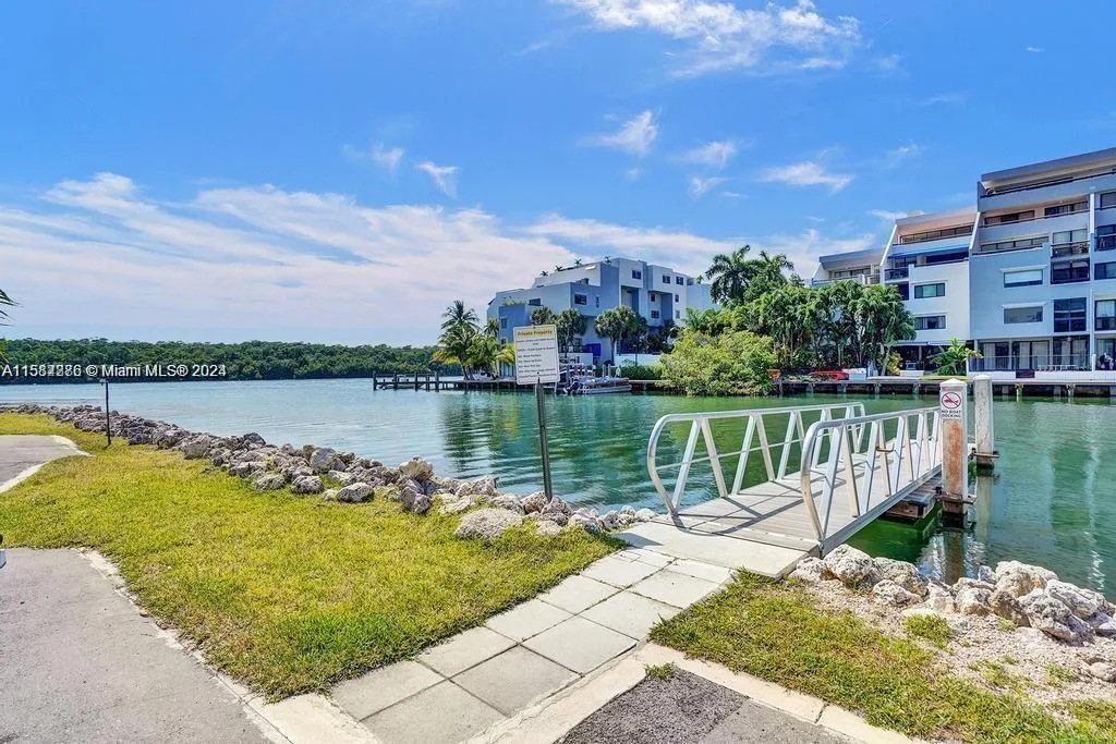 400 Kings Point Dr # 1219, Sunny Isles Beach, FL 33160 photo 2