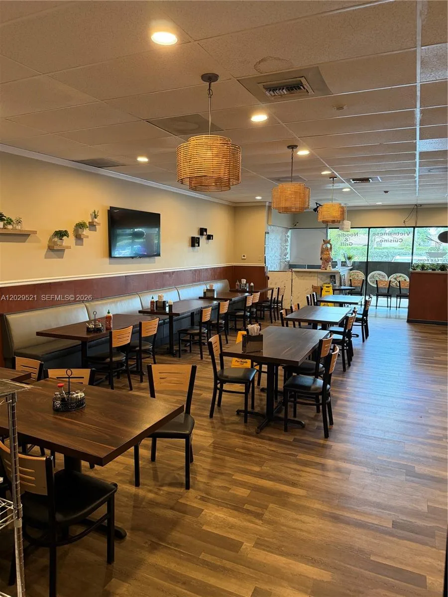 7462 Royal Palm Blvd, Margate, FL 33063