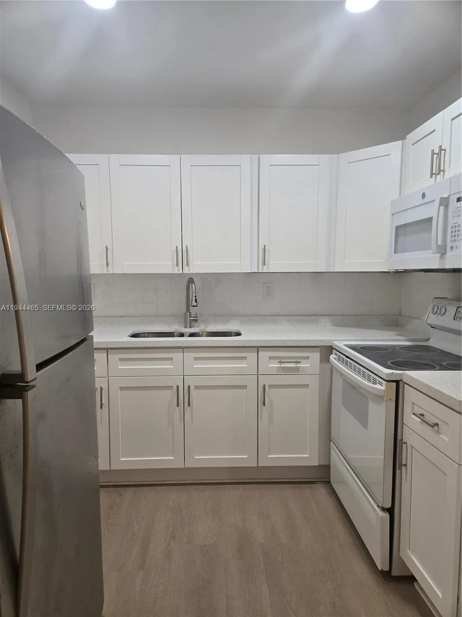 190 SE 12th Ave # 8B, Pompano Beach, FL 33060 photo 2