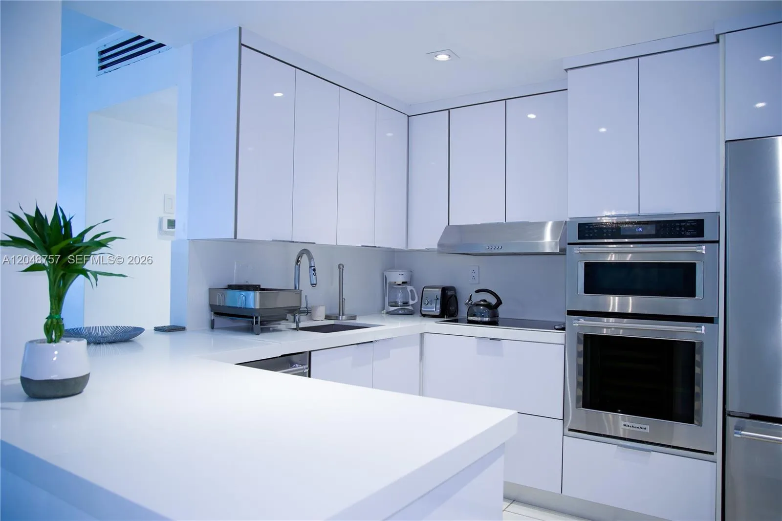 5601 Collins Ave # 1614, Miami Beach, FL 33140 photo 5