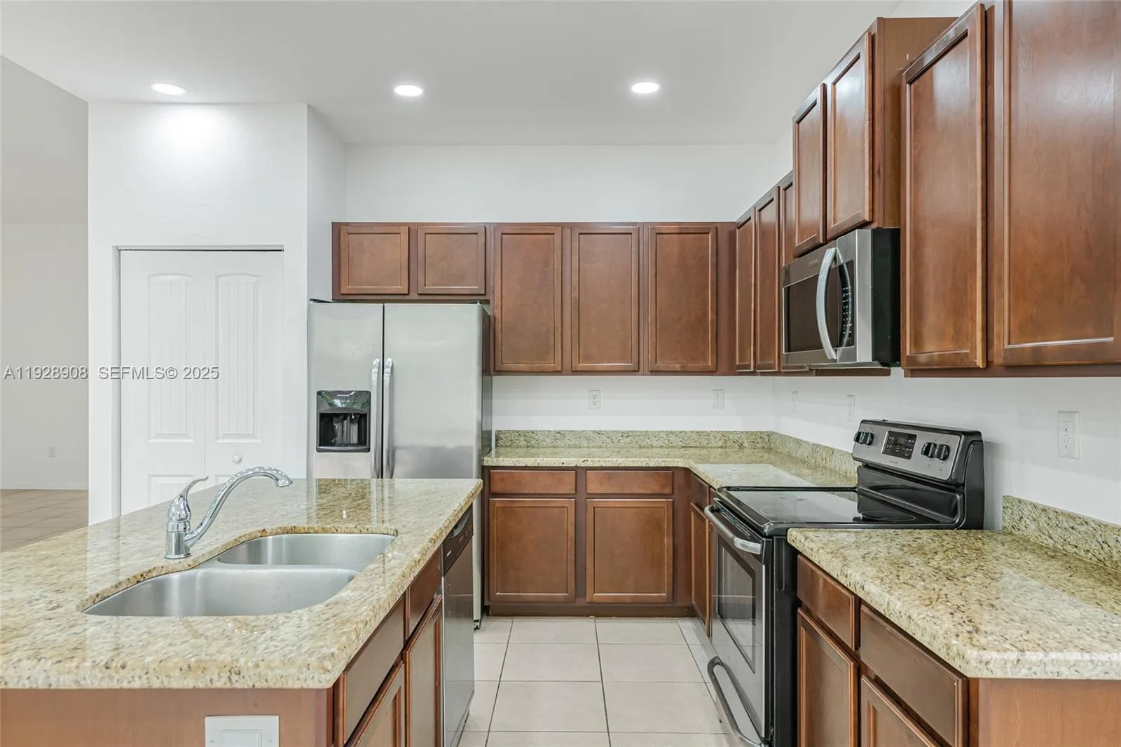 11863 SW 253rd Ter, Homestead, FL 33032 photo 5