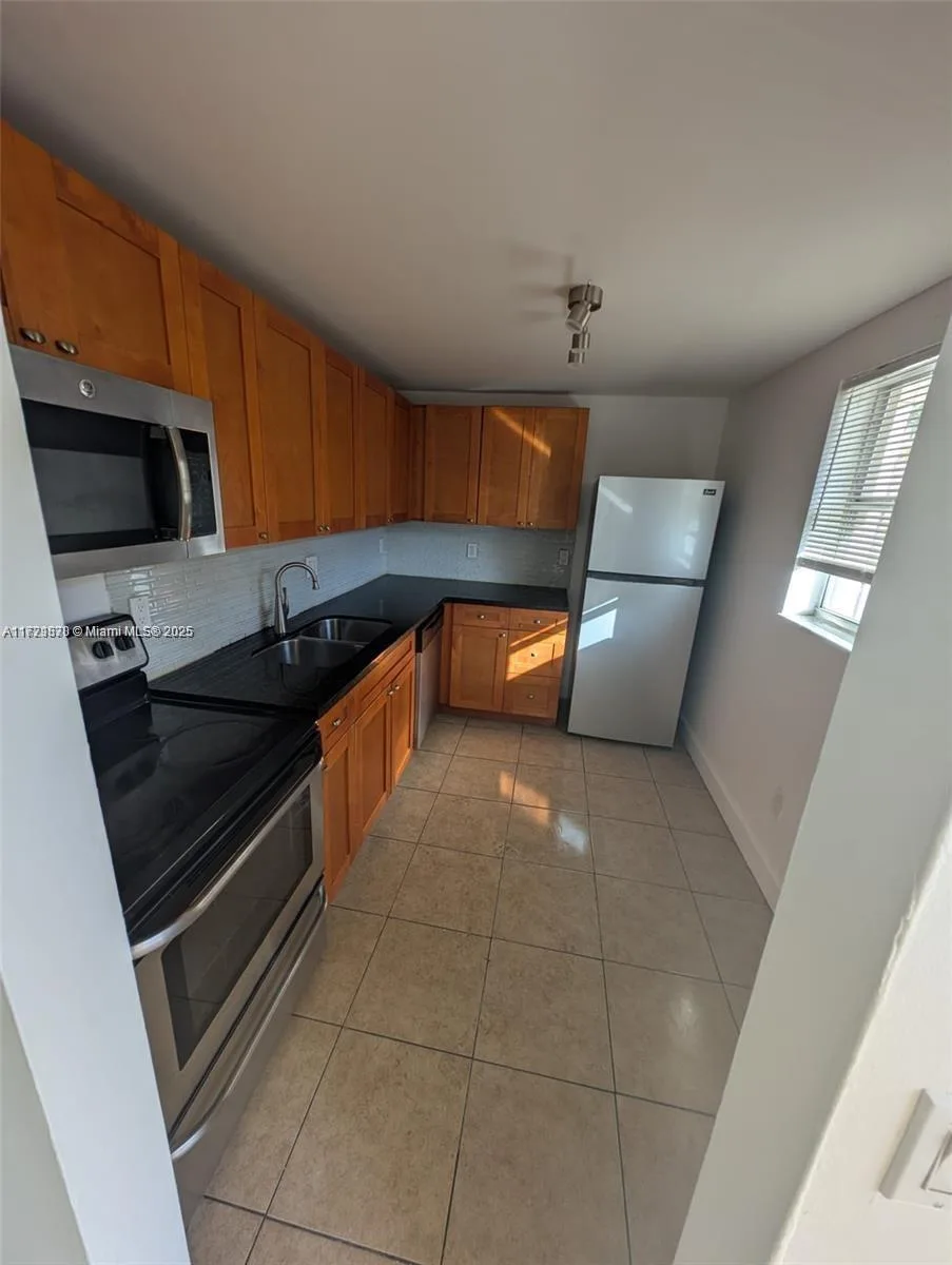2800 NW 56th Ave # B202, Lauderhill, FL 33313