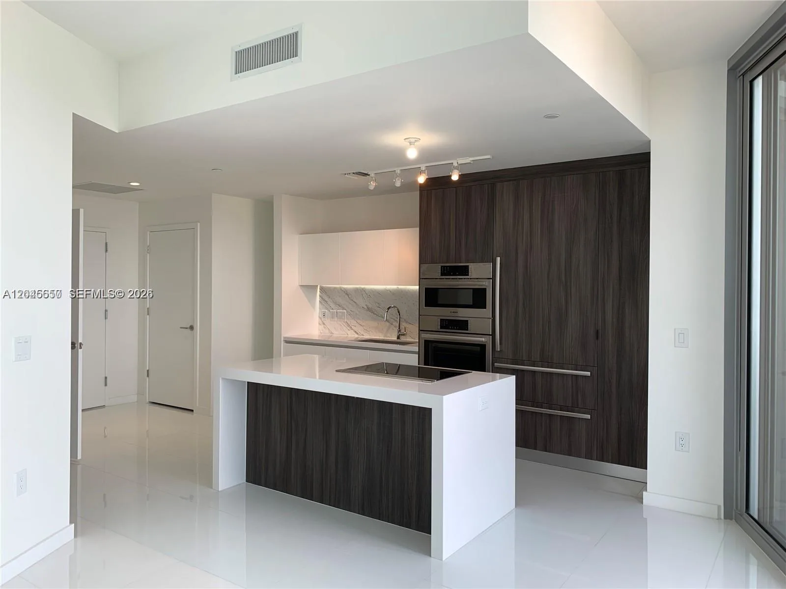 851 NE 1st Ave # 2702, Miami, FL 33132 photo 3