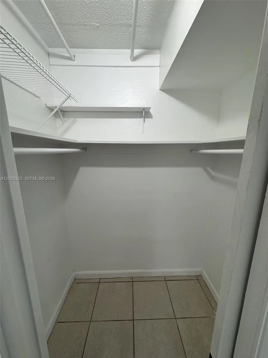 1643 NE Miami Gardens Dr # 121, Miami, FL 33179 photo 2