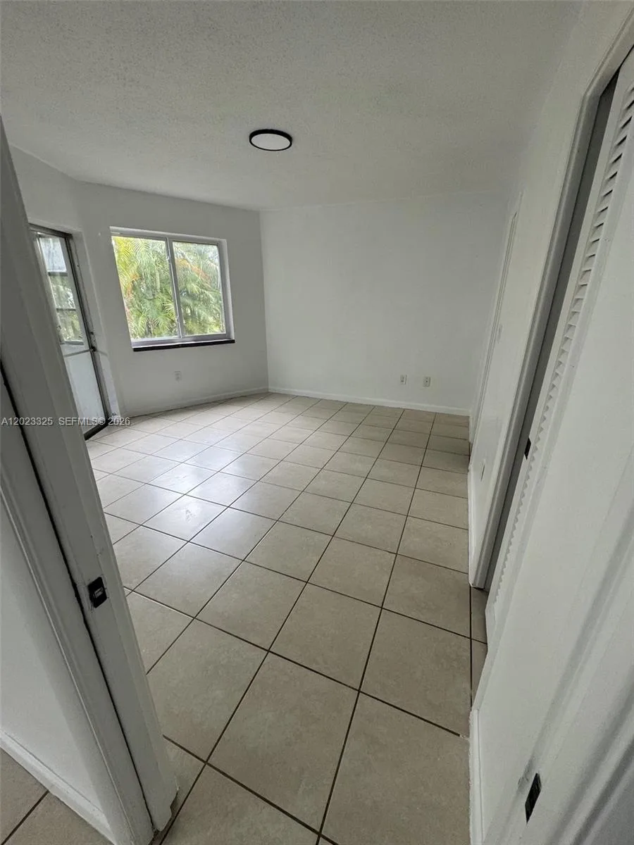 1643 NE Miami Gardens Dr # 121, Miami, FL 33179 photo 5