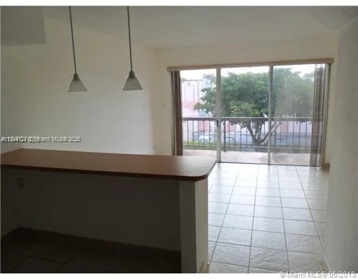 10900 SW 104th St # 323, Miami, FL 33176 photo 2