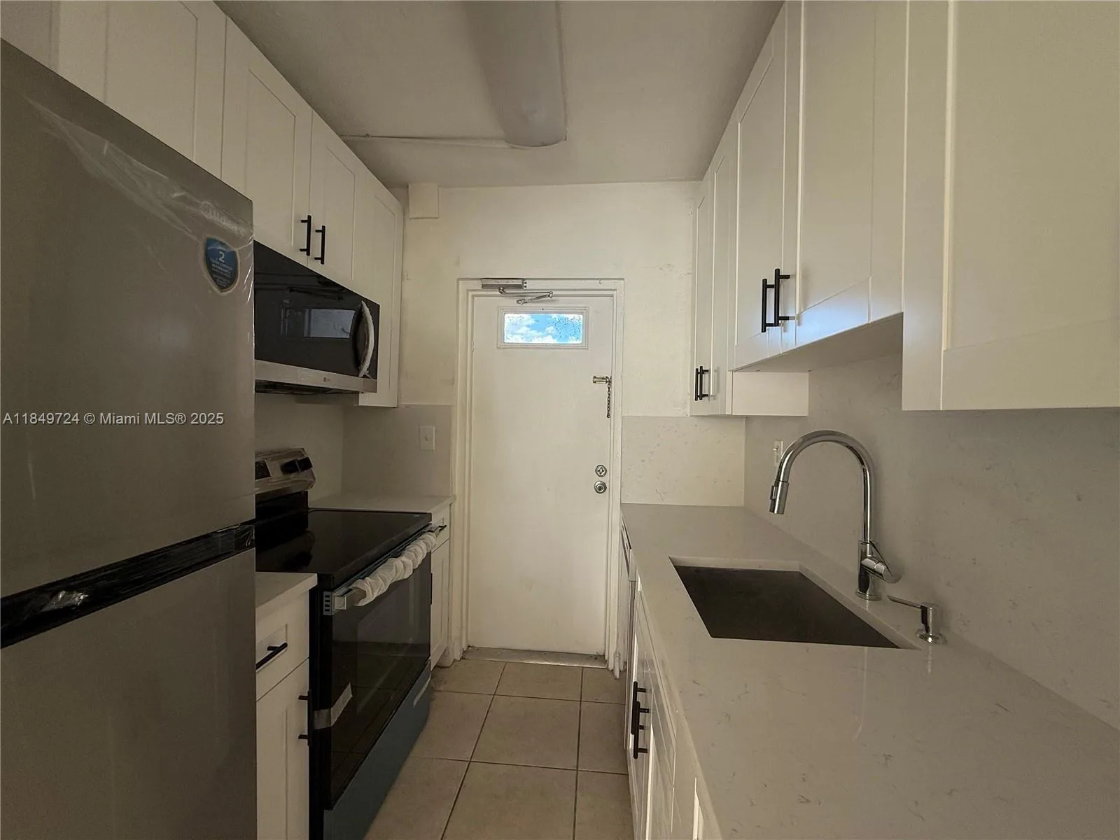 10900 SW 104th St # 323, Miami, FL 33176 photo 3