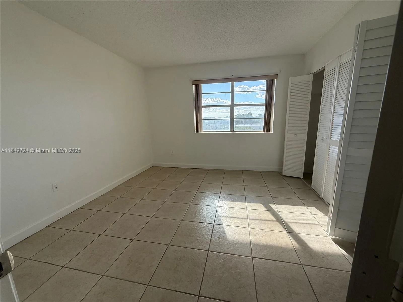 10900 SW 104th St # 323, Miami, FL 33176 photo 8