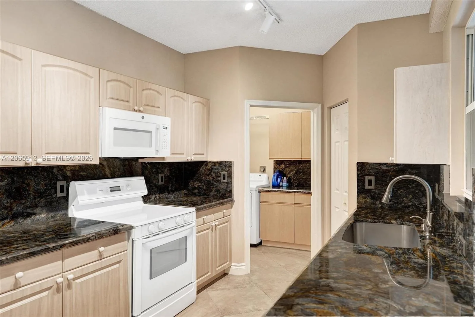 9308 NW 8th Cir, Plantation, FL 33324 photo 11