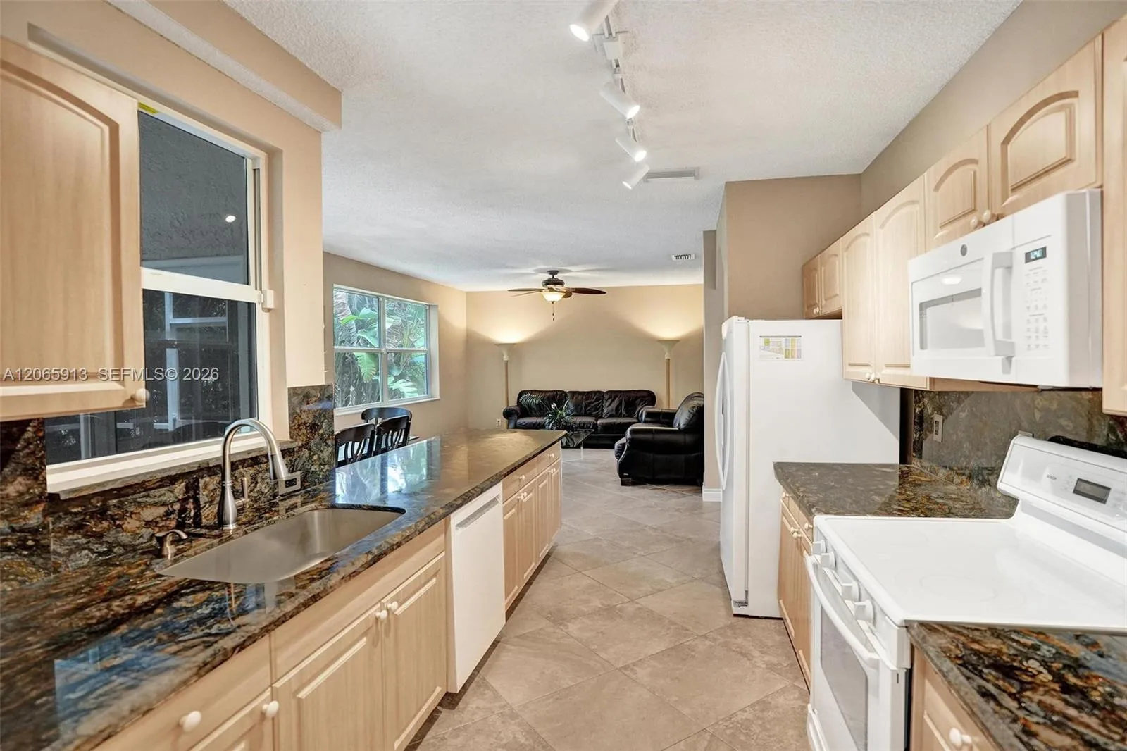 9308 NW 8th Cir, Plantation, FL 33324 photo 12