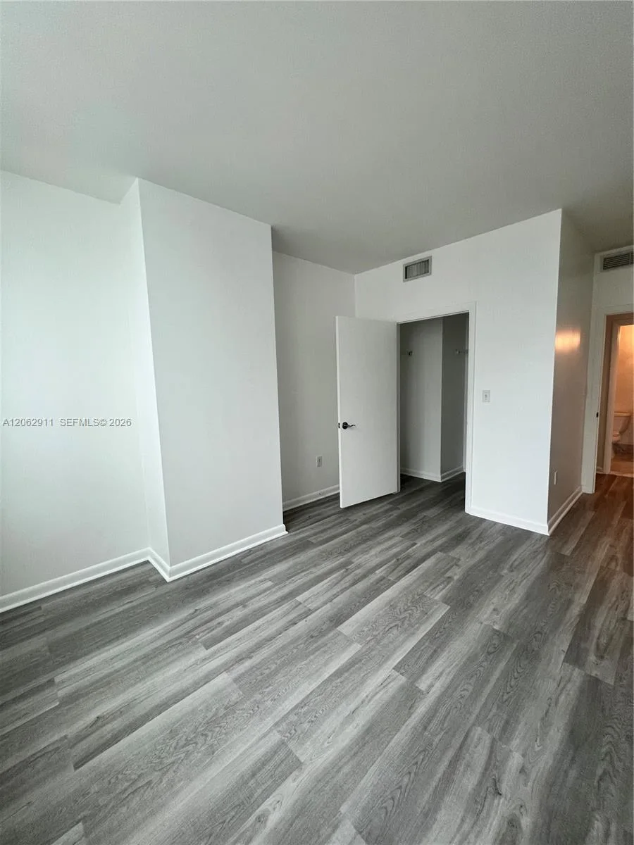244 Biscayne Blvd # 2609, Miami, FL 33132 photo 12