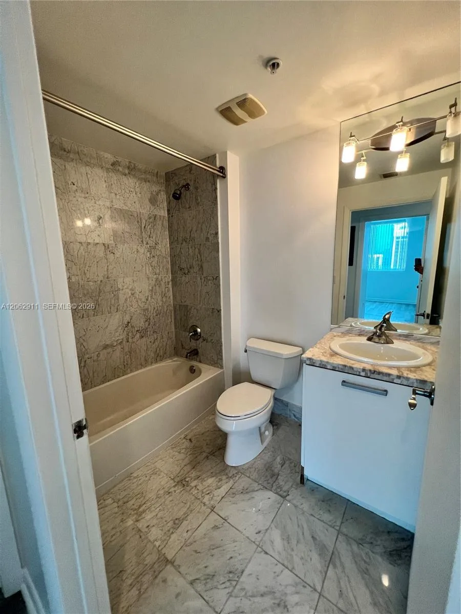 244 Biscayne Blvd # 2609, Miami, FL 33132 photo 13