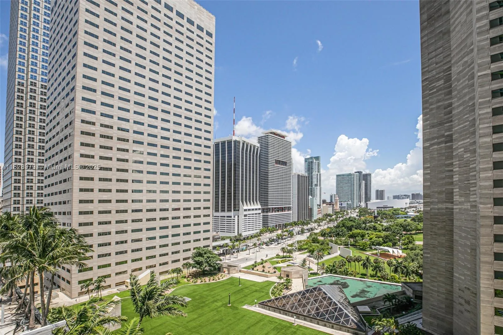 335 S Biscayne Blvd # 1700, Miami, FL 33131 photo 2