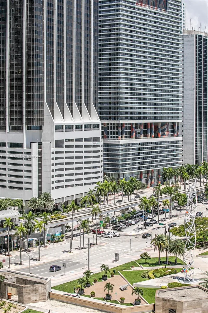 335 S Biscayne Blvd # 1700, Miami, FL 33131 photo 6