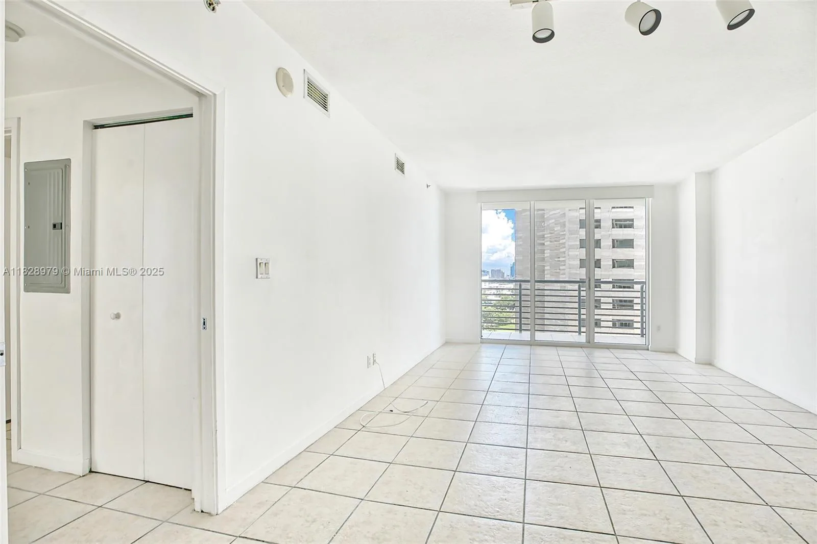 335 S Biscayne Blvd # 1700, Miami, FL 33131 photo 8