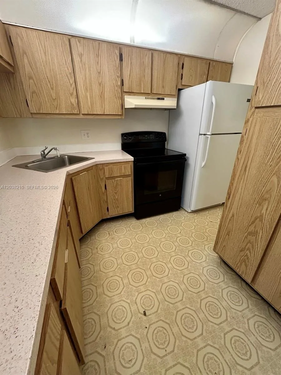 1113 Green Pine Blvd # H2, West Palm Beach, FL 33409 photo 5