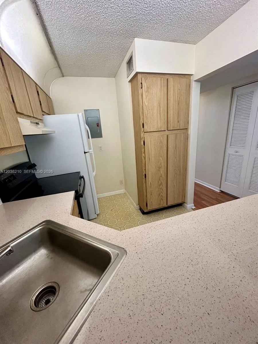 1113 Green Pine Blvd # H2, West Palm Beach, FL 33409 photo 6
