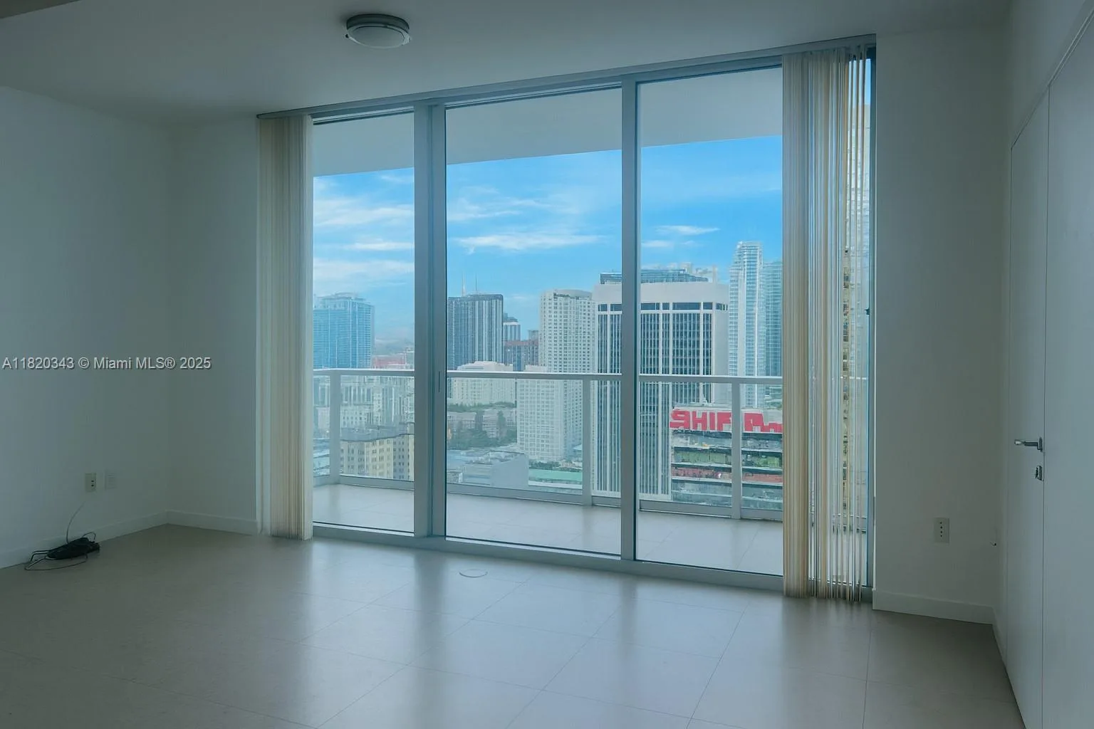 300 S Biscayne Blvd # T-2803, Miami, FL 33131 photo 2