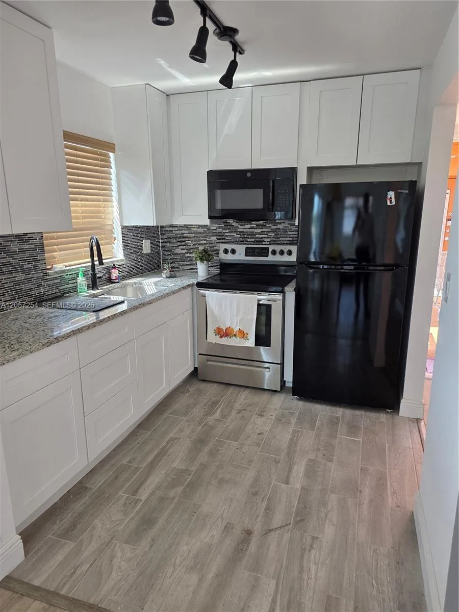 3048 E Sunrise Lakes Dr # 421, Sunrise, FL 33322