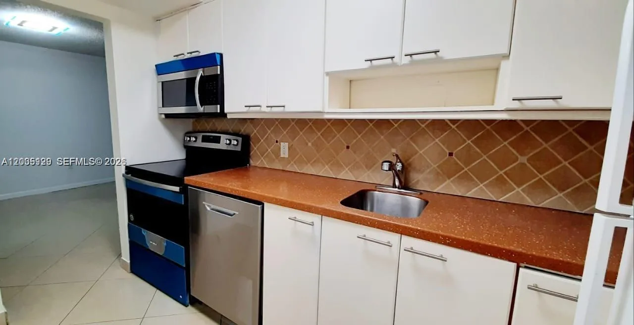 1251 NE 108th St # 423, Miami, FL 33161 photo 3