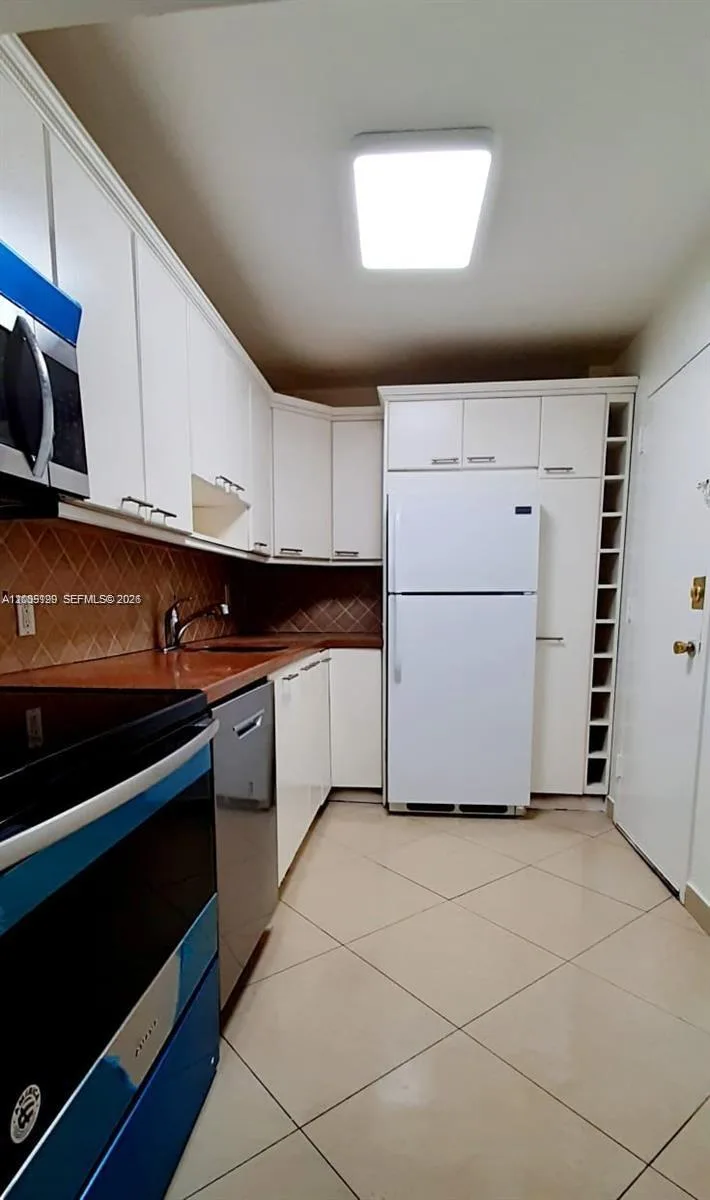 1251 NE 108th St # 423, Miami, FL 33161 photo 4