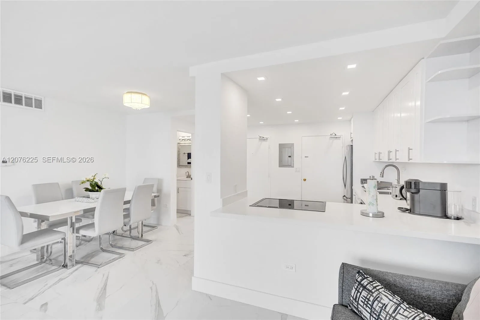 5555 Collins Ave # 9M, Miami Beach, FL 33140 photo 11