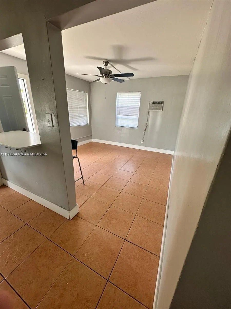 756 NW 5th St, Hallandale Beach, FL 33009 photo 10